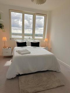 Room and Private Bathroom in London - Barking - 9