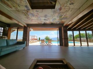 Macedonium Luxury Villa with big pool & Jakuzzi - Skopje - 5