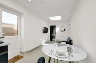 Spacious 1Bed Flat near Heathrow - 0