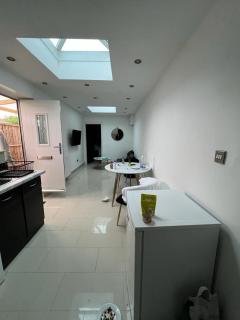 Spacious 1Bed Flat near Heathrow - New Bedfont - 7
