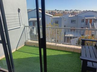 Waterstone Park 1 Bed - Lombardy East - 2