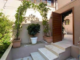 JOIVY Exclusive 2-Bedroom Villa with Private Garden - 5 minutes from the Colosseum - Roma - 3