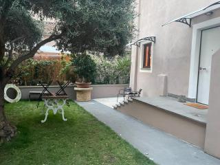 JOIVY Exclusive 2-Bedroom Villa with Private Garden - 5 minutes from the Colosseum - Rome - 5