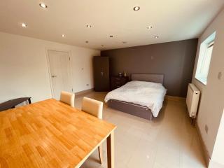 Spacious Studio flat B - New Bedfont - 0