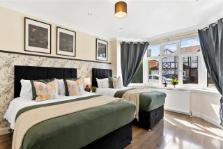 Large Stylish 6 bedroom in Wembley - Parking - 6