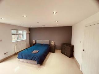 Spacious Studio Flat C - New Bedfont - 0
