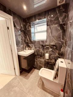 Spacious Studio Flat C - New Bedfont - 1