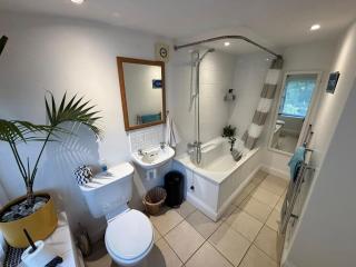 The Guest Room at Champs Cottage - 9