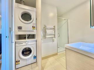 High-Floor 2BR Apt with Stunning Sky Tower Views - Auckland - 1