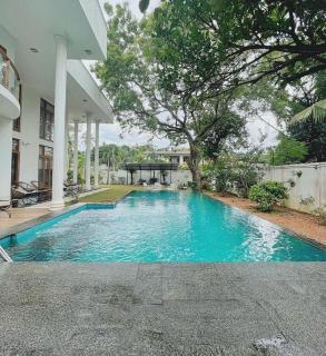 Escape to Luxury - 0