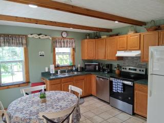 Bear Valley- Riverfront with hot tub - Starlink Satellite Wi-Fi - 6