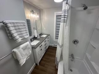 Spacious Central 4BR, Ski & Bike - Rutland - 4