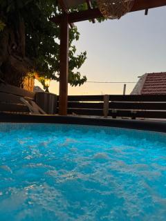 New - Luxury Getaway with Jacuzzi Platanos House - Salakos - Sálakos - 8