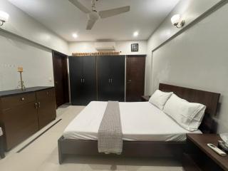 Zen Luxury Stay - 3BR Family Apartment DHA Phase 6 Nishat Commercial - 3