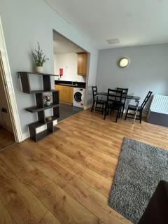 Two Bedroom Canary Wharf Apartment - 6