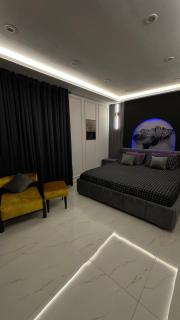 Luxury Private Top Floor Apartment in Heart of Bahria Town - Lahore - 3