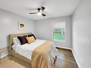 3 Bedrooms 8 Guests Modern Ranch Retreat on Half Acre - Murray - 2