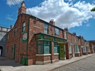 2Bed Bath Trafford Wharf Apartment - Manchester - 9
