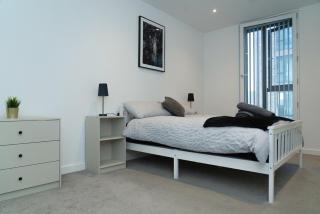 2Bed Bath Trafford Wharf Apartment - Manchester - 8