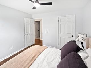 3 Bedrooms 8 Guests Modern Ranch Retreat on Half Acre - Murray - 1