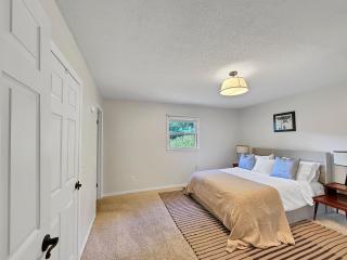 3 Bedrooms 8 Guests Modern Ranch Retreat on Half Acre - Murray - 3