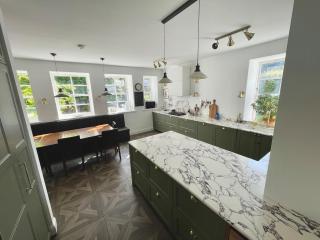 Family-Friendly Woodland Getaway - Cosy Gatherings - Kilwinning - 0