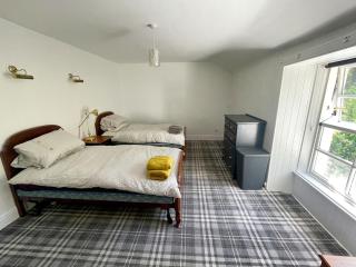 Family-Friendly Woodland Getaway - Cosy Gatherings - Kilwinning - 6