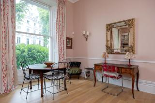 Veeve - Whispered Secrets - London - 7