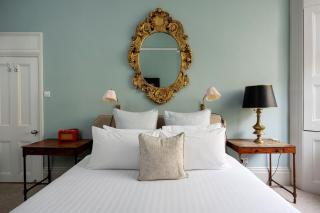 Veeve - Whispered Secrets - London - 1