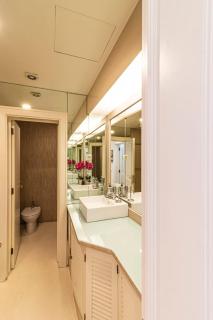 Refuge in Chiado, Elegance and Comfort in Lisbon - 9