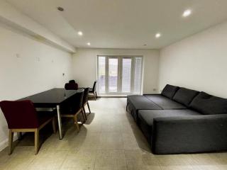 Family-Friendly 2-Bedroom Flat - Friern Barnet - 0