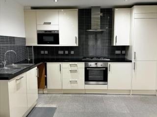 Family-Friendly 2-Bedroom Flat - Friern Barnet - 9