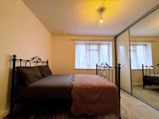 Family-Friendly 2-Bedroom Flat - Friern Barnet - 3