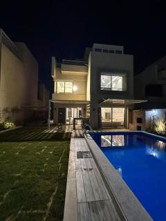 Luxury Villa in Palm Hills October 4 BR with pool - 3