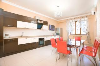 Large 2 Bedroom apt with a Balcony in Katsin building - 5