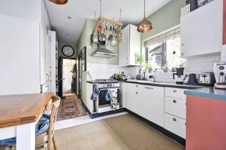 Charming 2 Bed Flat by 53 Degrees Property, Ideal Location With Garden - Londra - 8