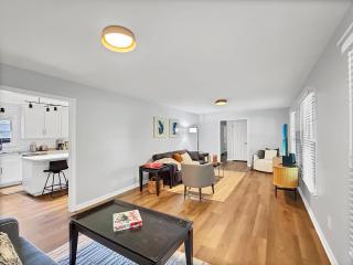 3 Bedrooms 8 Guests Modern Ranch Retreat on Half Acre - Murray - 9