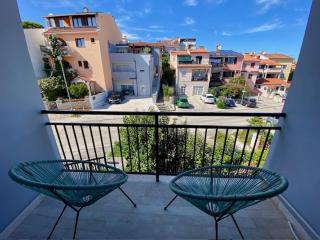 Spacious, Newly Renovated, Pula Rooftop Apartment with Marina Views - 4