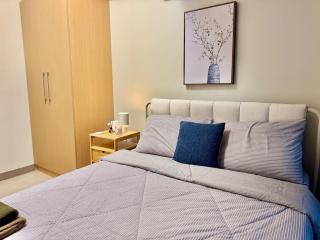 Bright Corner 2BR Suite with Bathtub Uptown BGC - 9