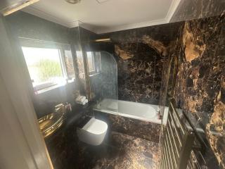 Spacious House - Hatch End - 8