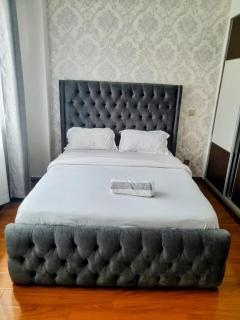 Executive elegantly furnished three bedroom apartment with all modern facilities ,modern swimming pool ,fully equipped gym,children playground and close proximity to major shopping centers and gourmet restaurants - 2