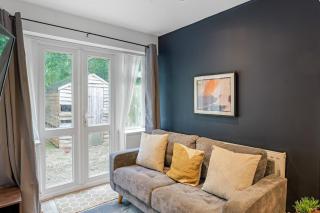 Spacious 4-Bed House, Perfect for Families, Near Haigh Hall, WiFi & Parking - 9