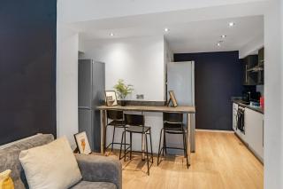 Spacious 4-Bed House, Perfect for Families, Near Haigh Hall, WiFi & Parking - 2