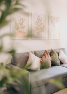 10 Weekly, 25 Monthly Discounts - free private parking - 3