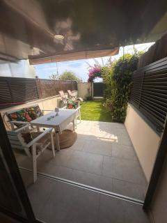 Beach flat with garden - 9