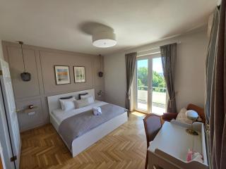 Grand Terrace Apartment with AC & heating - 7