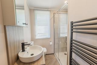 Oakcliff Holiday Park - 3