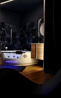 Love Room Jacuzzi et Sofa Tantra Le Bar à Calins - 0
