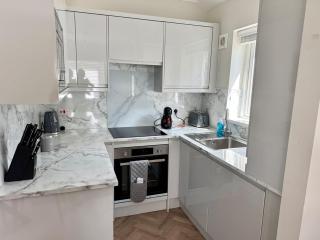 The Cosy Cwtch 2BR Apartment in City Centre - Cardiff - 5