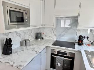 The Cosy Cwtch 2BR Apartment in City Centre - Cardiff - 3